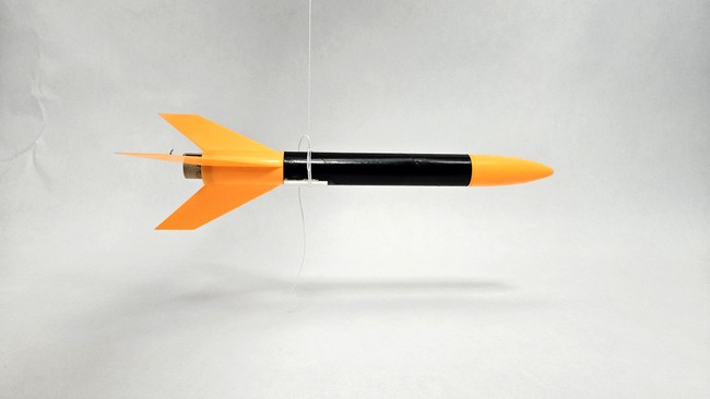 String balance technique to find a model rocket's center of mass