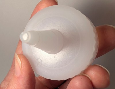 Bottle cap with point tip