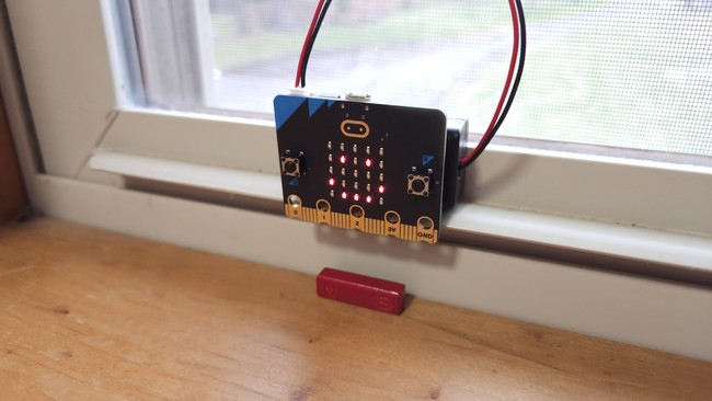 microbit window alarm (closed)