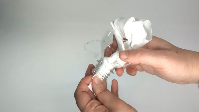 Image of how to insert cotton wick into top of bottle.