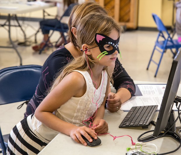 The Girl Factor: Creative Code and Computer
Programming / Participants at a girlSPARC workshop work on Raspberry Pi projects in small groups and with the help of
girlSPARC mentors.