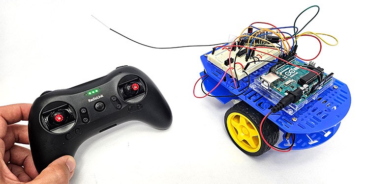 radio-controled arduino robot car