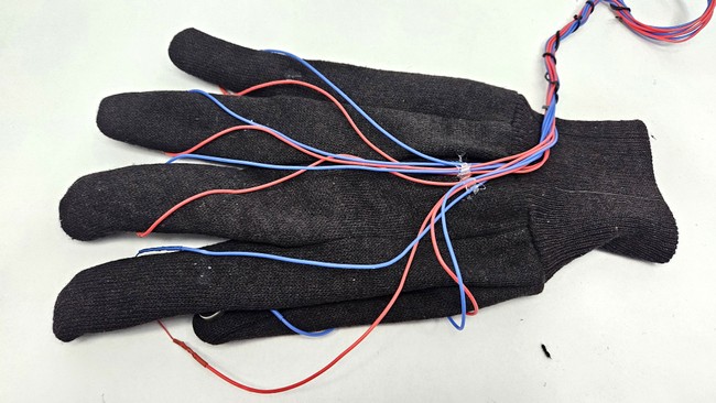 wires connected on back of haptic glove