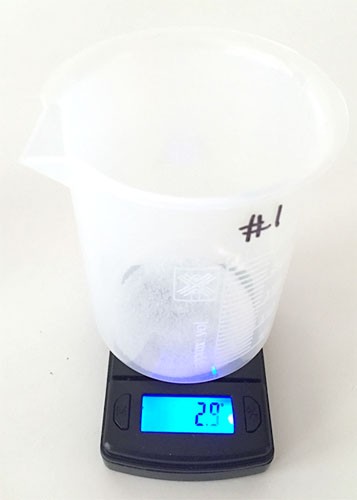 Weigh table or sea salt