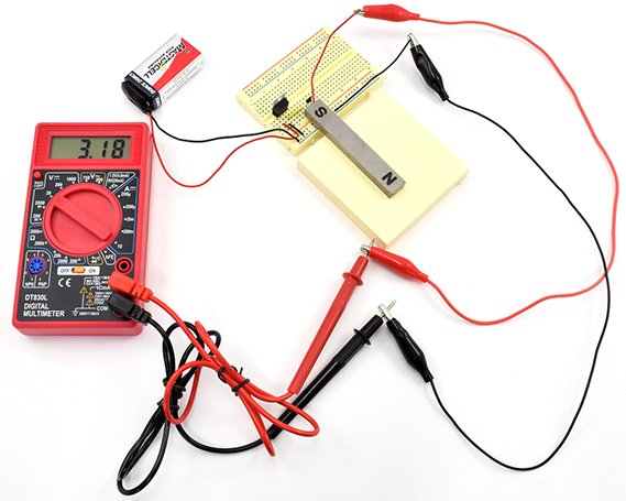 Circuit to measure magnetic fields