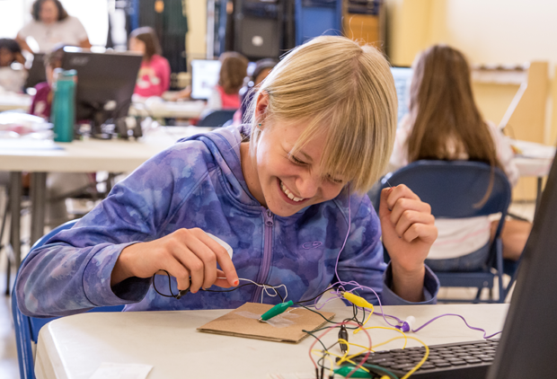 The Girl Factor: Creative Code and Computer
Programming / Participants at a girlSPARC workshop work on Raspberry Pi projects in small groups and with the help of
girlSPARC mentors.