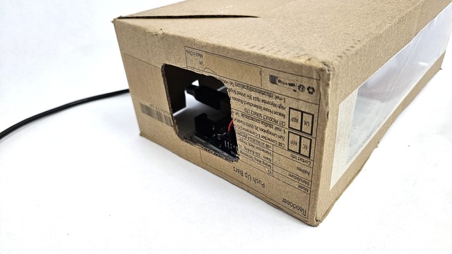 opposite side of box with vent hole fora ir