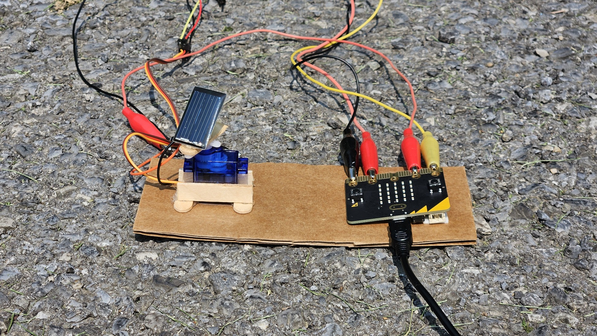 Make a Mini Solar Tracker with Micro:bit | Science Project