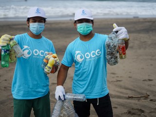 Ocean cleanup pair