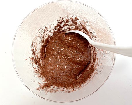 Cup with red-brown, wet, somewhat liquid, mud-like content